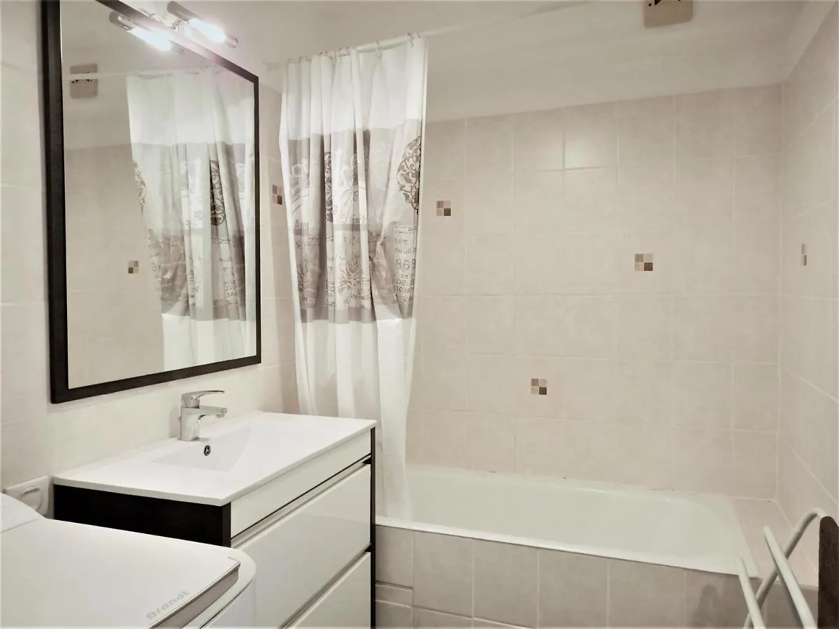 T1 Moderne Et Lumineux Avec Terrasse Et Parking ! - Fr-1-555-70 Apartment Aix-les-Bains France